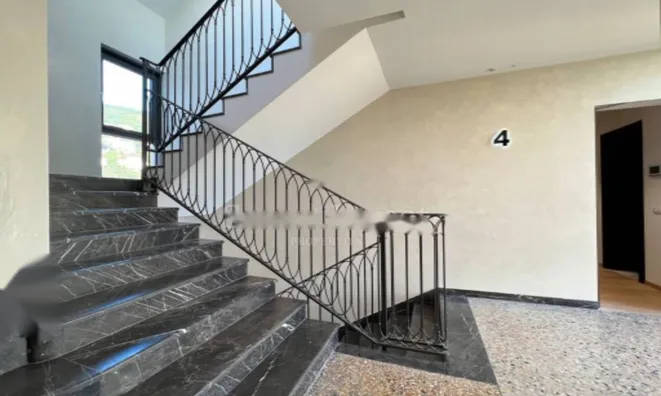 Недвижимость Трехкомнатная квартира в центре: 14