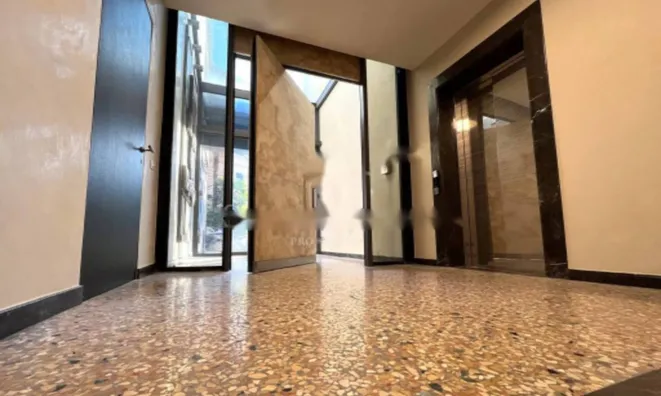 Недвижимость Трехкомнатная квартира в центре: 11