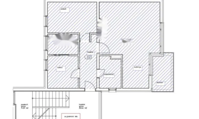 Недвижимость Трехкомнатная квартира в центре: 24