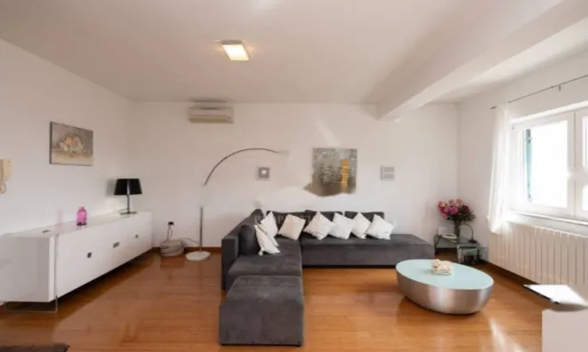 Недвижимость Трехкомнатная квартира, Центр: 4