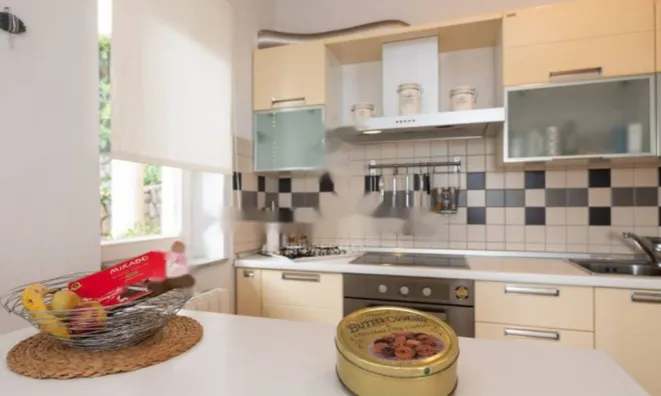 Недвижимость Трехкомнатная квартира, Центр: 11