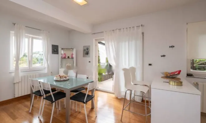 Недвижимость Трехкомнатная квартира, Центр: 14