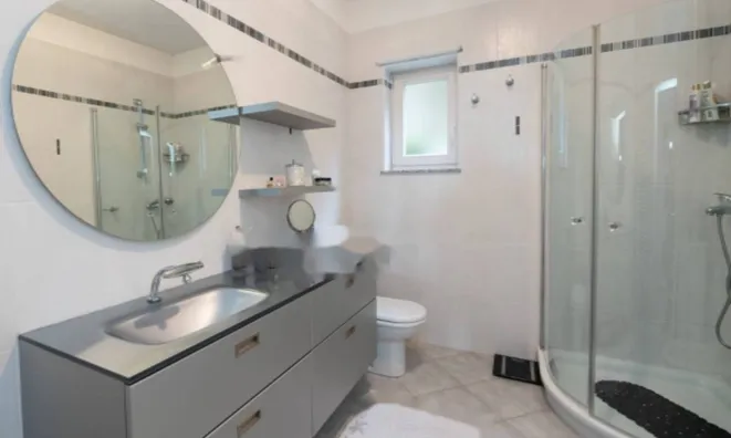 Недвижимость Трехкомнатная квартира, Центр: 21