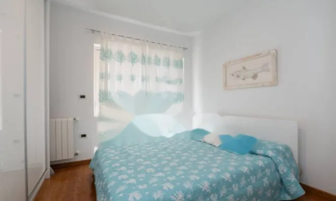 Недвижимость Трехкомнатная квартира, Центр: 22