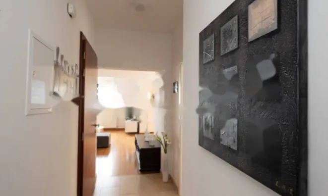 Недвижимость Трехкомнатная квартира, Центр: 24