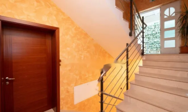 Недвижимость Трехкомнатная квартира, Центр: 25