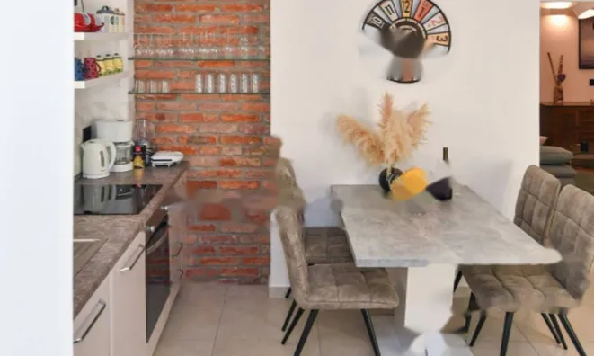 Недвижимость Двухкомнатная квартира в центре: 4