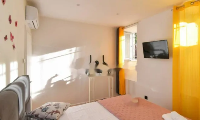 Недвижимость Двухкомнатная квартира в центре: 11