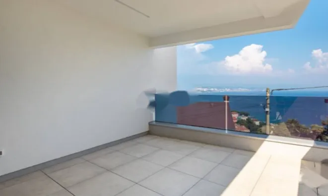 Недвижимость Двухкомнатная квартира в центре: 3