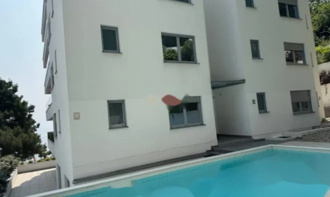 Недвижимость Двухкомнатная квартира в центре: 4