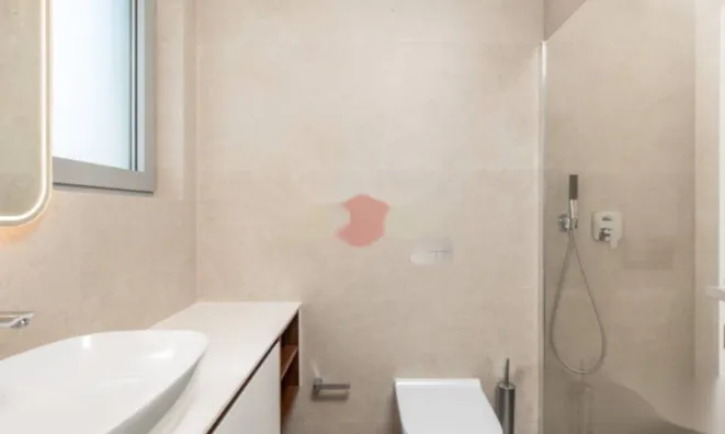 Недвижимость Двухкомнатная квартира в центре: 8