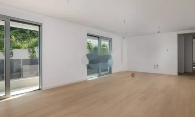 Недвижимость Двухкомнатная квартира в центре: 13