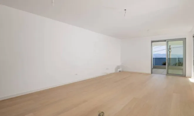 Недвижимость Трехкомнатная квартира в центре: 1