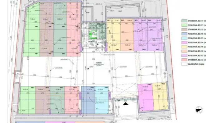 Недвижимость Трехкомнатная квартира в центре: 9