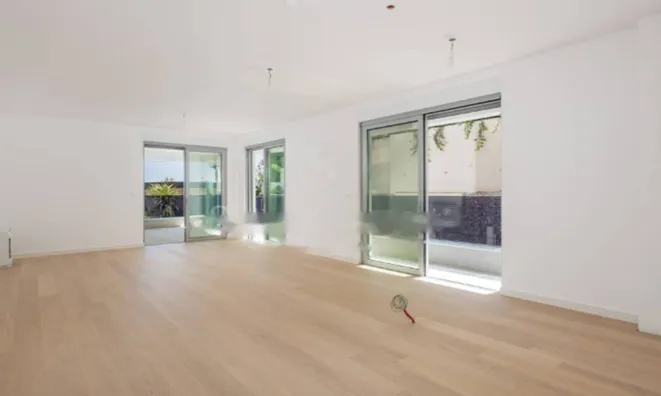 Недвижимость Трехкомнатная квартира в центре: 11