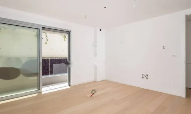 Недвижимость Трехкомнатная квартира в центре: 14