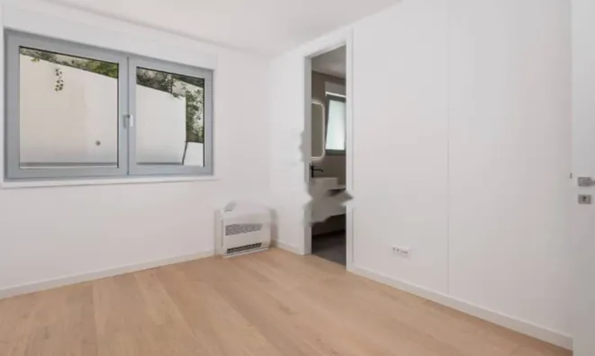 Недвижимость Трехкомнатная квартира в центре: 19