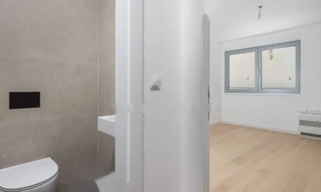 Недвижимость Трехкомнатная квартира в центре: 22