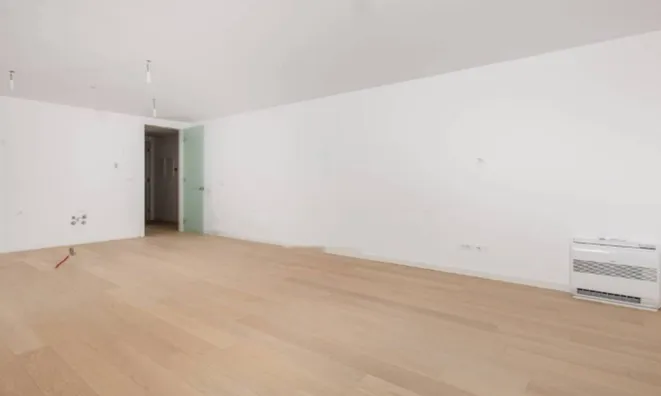 Недвижимость Трехкомнатная квартира в центре: 23