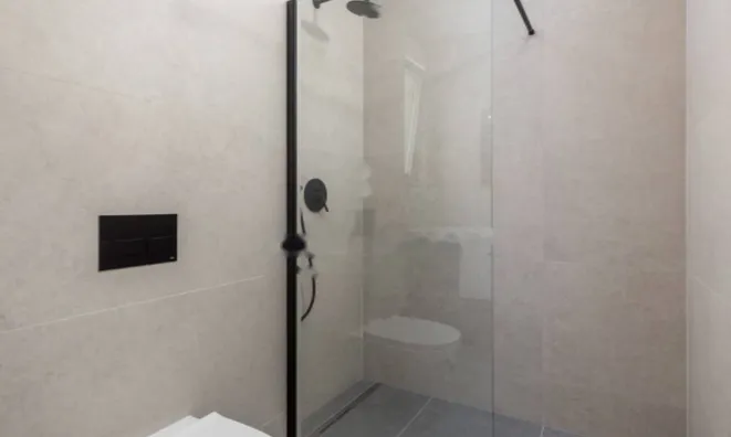 Недвижимость Трехкомнатная квартира в центре: 25