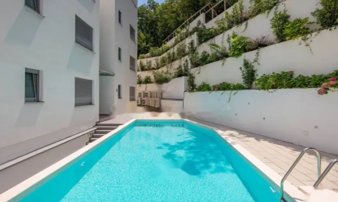 Недвижимость Трехкомнатная квартира в центре: 5