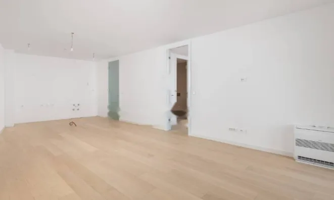 Недвижимость Трехкомнатная квартира в центре: 17