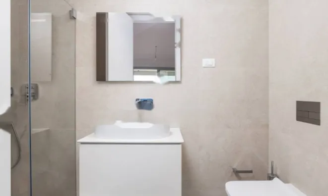 Недвижимость Трехкомнатная квартира в центре: 19