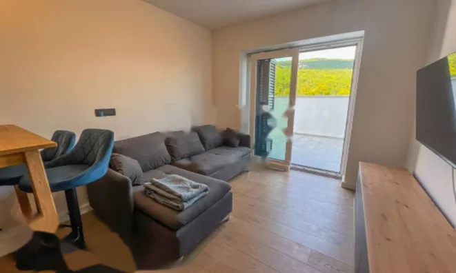 Недвижимость Двухкомнатная квартира в центре: 4