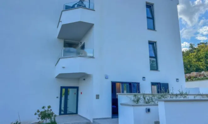 Недвижимость Двухкомнатная квартира в центре: 19