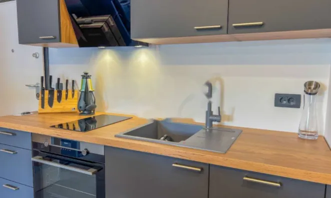 Недвижимость Двухкомнатная квартира в центре: 20