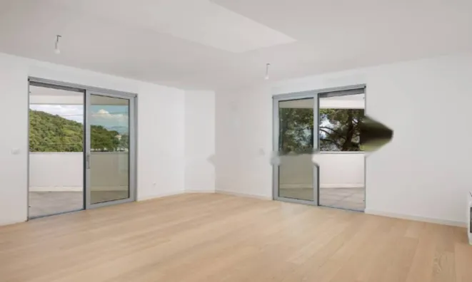 Недвижимость Трёхкомнатная квартира в центре: 13