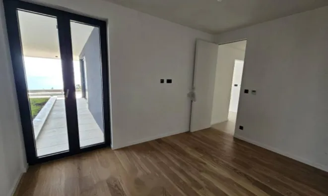 Недвижимость Четырёхкомнатная квартира, Центр, Опатия: 17