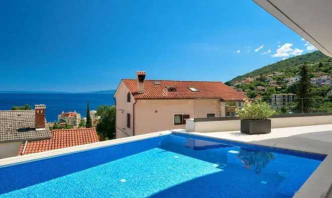 Недвижимость Четырехкомнатная квартира в центре: 2