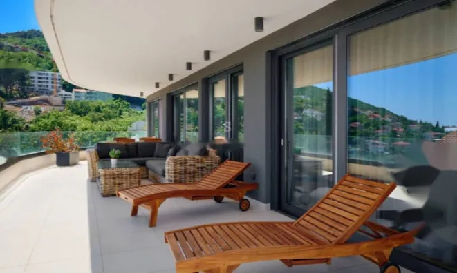 Недвижимость Четырехкомнатная квартира в центре: 7