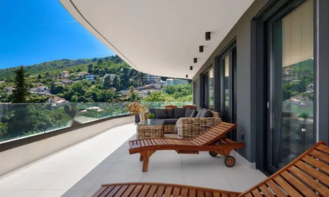 Недвижимость Четырехкомнатная квартира в центре: 9