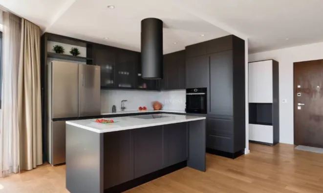 Недвижимость Четырехкомнатная квартира в центре: 10