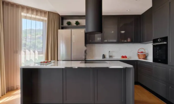 Недвижимость Четырехкомнатная квартира в центре: 12