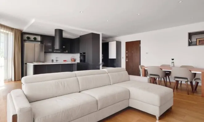 Недвижимость Четырехкомнатная квартира в центре: 20