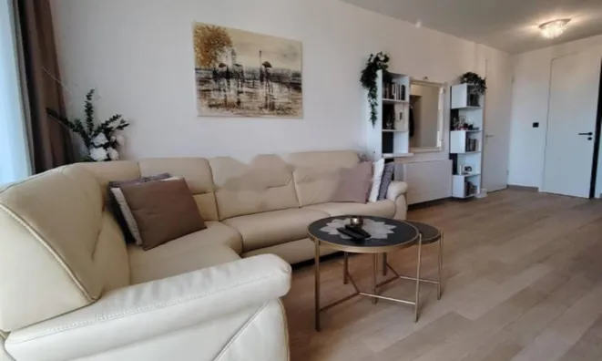 Недвижимость Трехкомнатная квартира в центре: 9