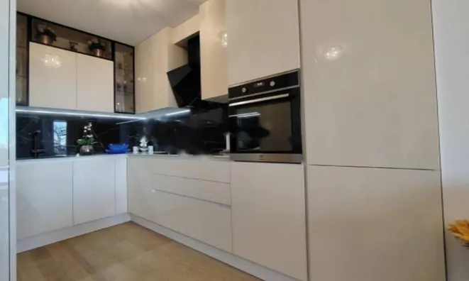 Недвижимость Трехкомнатная квартира в центре: 14