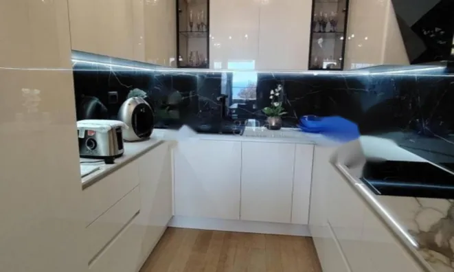 Недвижимость Трехкомнатная квартира в центре: 15