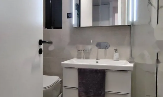 Недвижимость Трехкомнатная квартира в центре: 17