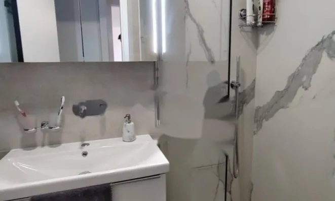 Недвижимость Трехкомнатная квартира в центре: 18