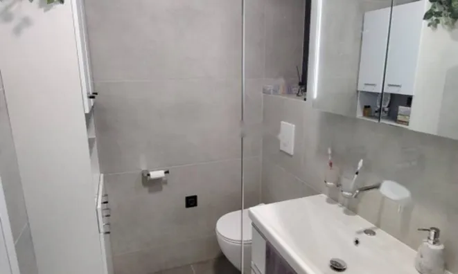 Недвижимость Трехкомнатная квартира в центре: 19