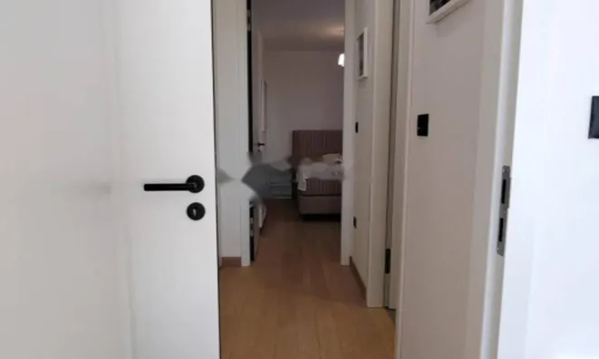 Недвижимость Трехкомнатная квартира в центре: 23