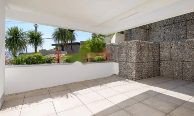 Недвижимость Трехкомнатная квартира в центре: 1