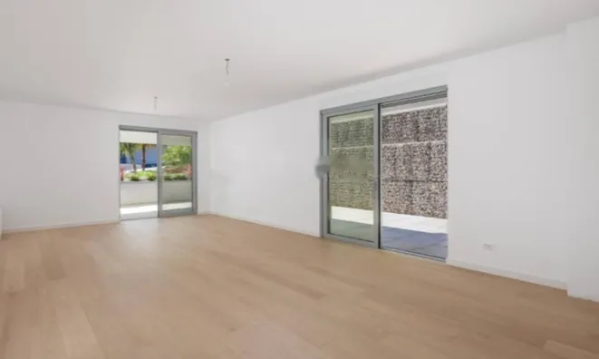 Недвижимость Трехкомнатная квартира в центре: 6