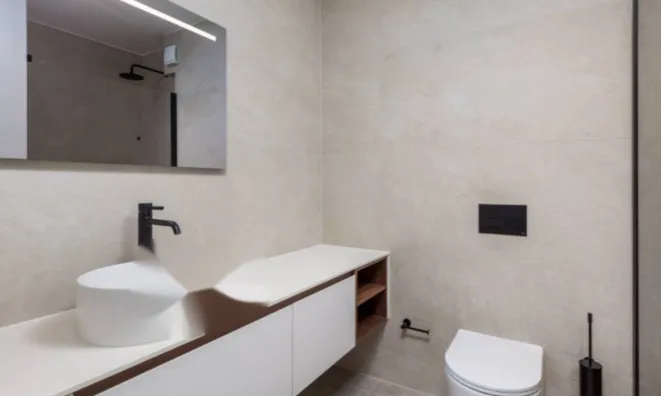 Недвижимость Трехкомнатная квартира в центре: 9