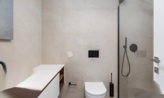 Недвижимость Трехкомнатная квартира в центре: 10