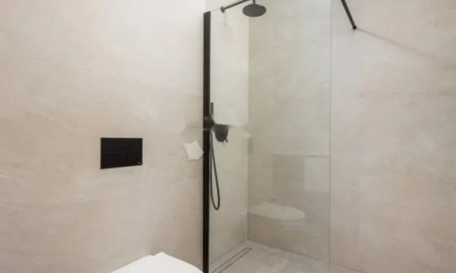 Недвижимость Трехкомнатная квартира в центре: 19